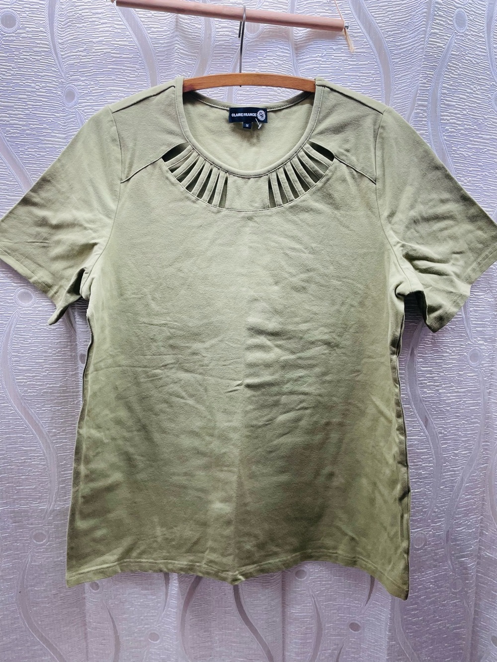 Claire France Top Womens 1X Olive Green Excellent Cutout Neckline F6T767C